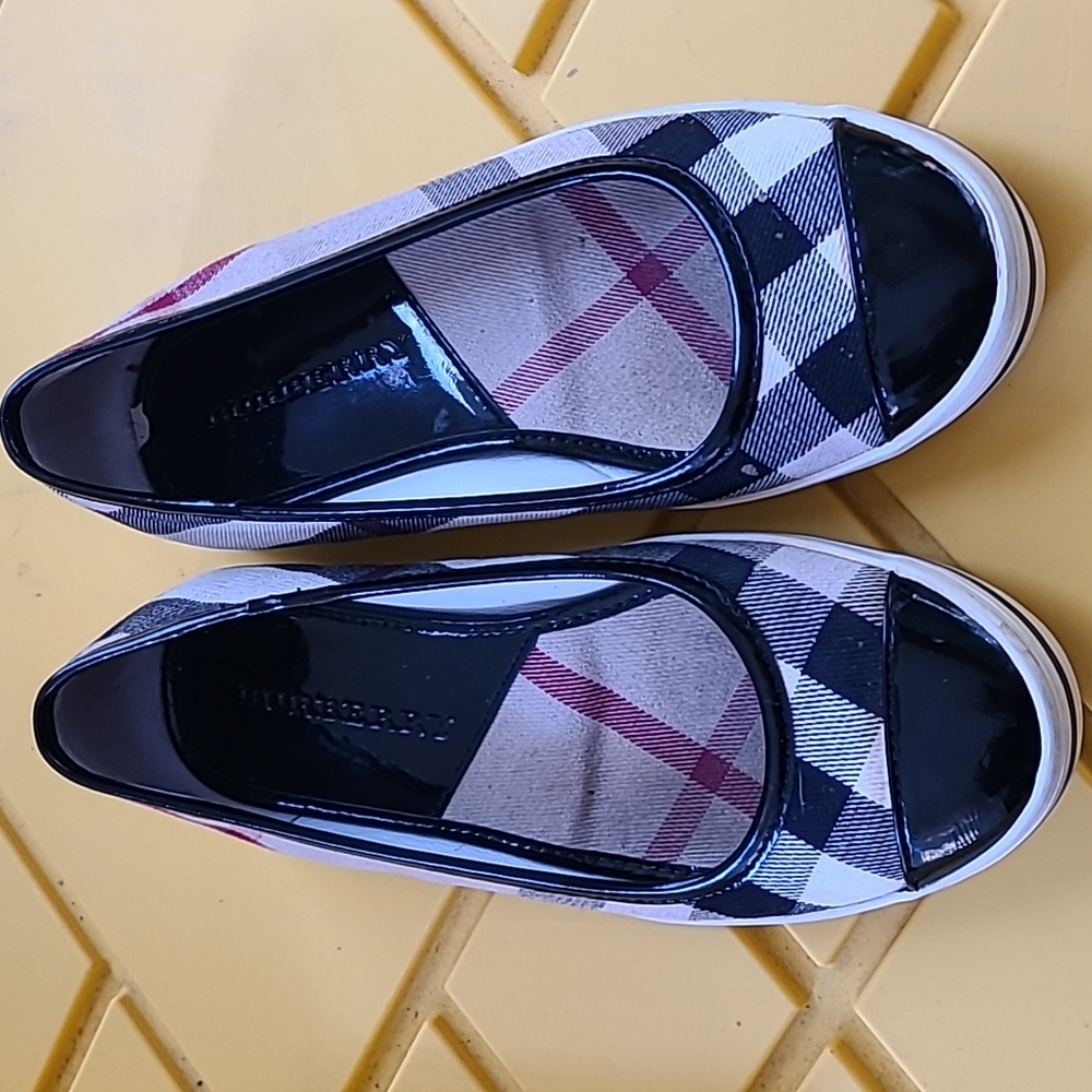 BURBERRY-Black Patent Leather and Nova Checker Flats Size 36